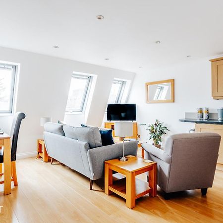 Central 3 Bed Apartment At Regents Court, Newbury Newbury  Esterno foto
