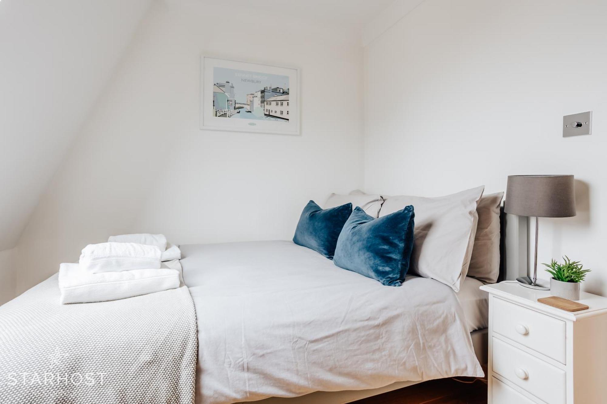 Central 3 Bed Apartment At Regents Court, Newbury Newbury  Esterno foto