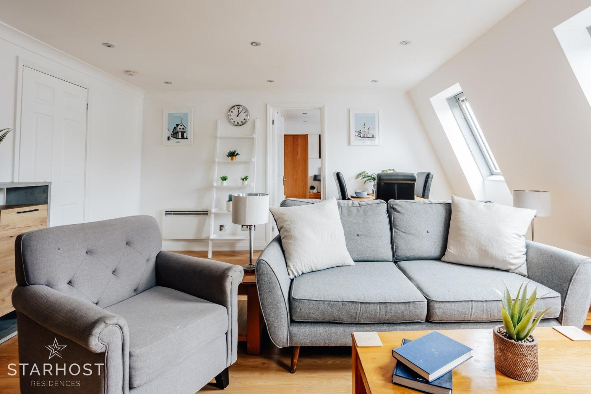 Central 3 Bed Apartment At Regents Court, Newbury Newbury  Esterno foto