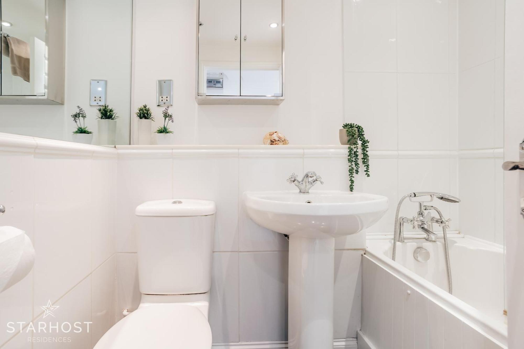 Central 3 Bed Apartment At Regents Court, Newbury Newbury  Esterno foto